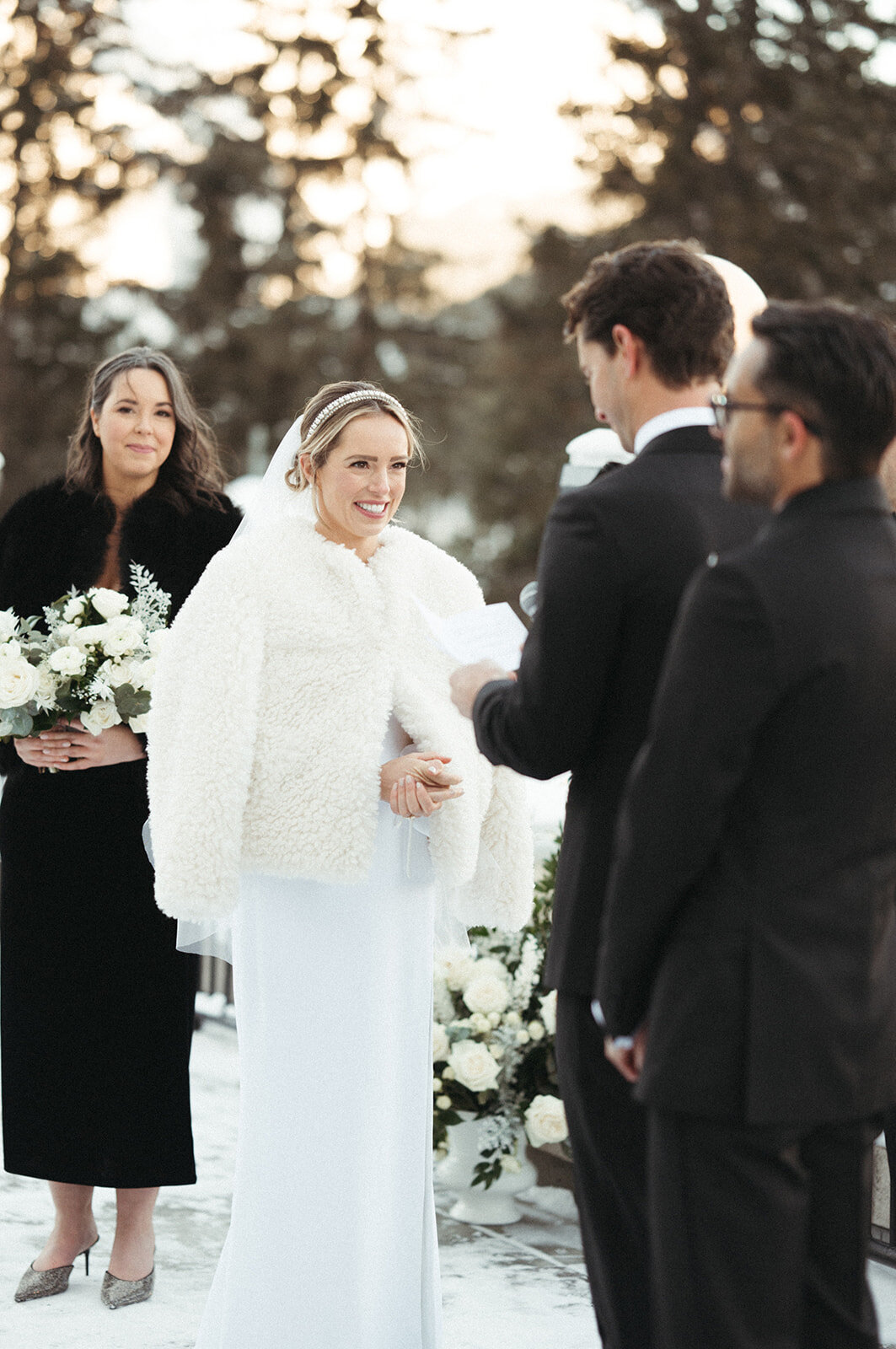 winter-bridal-fur-coat-banff-springs-wedding-melissa-dawn