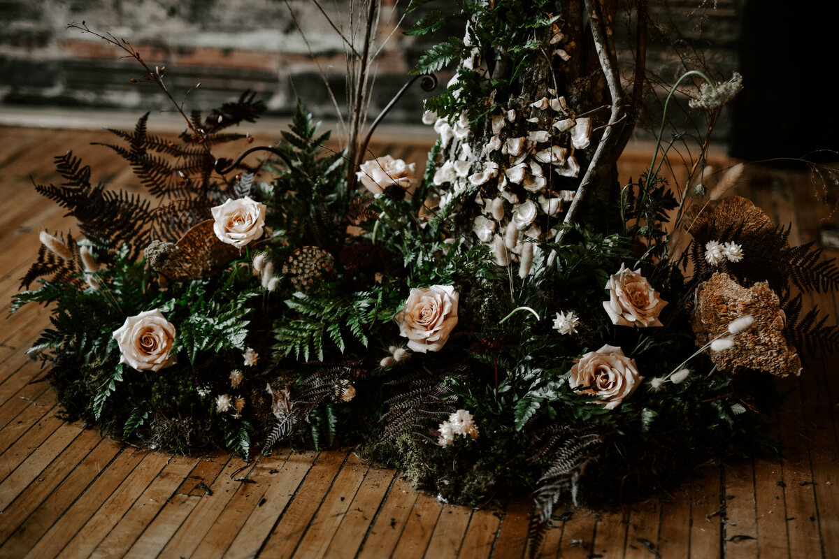 moody-wedding-flowers-floral-installation-atlanta-georgia-florist-bridal-bouquet_2 (3)