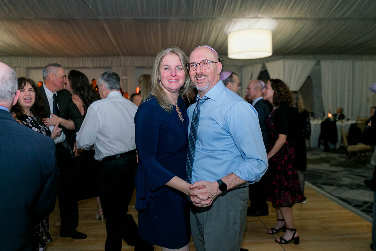 Eliana-Melmed-Photography-Chicago-LosAngeles-Jewish-WeddingPhotography-Dancefloor-00209