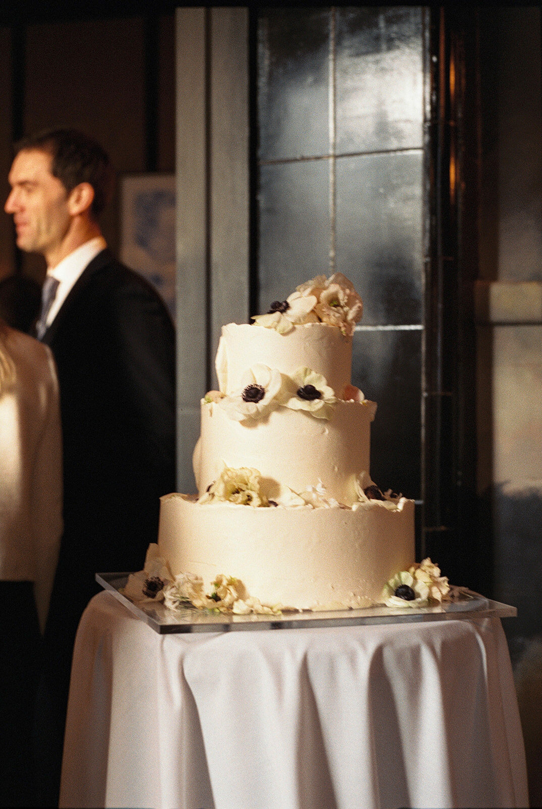 violet-cakes-london-wedding-cake