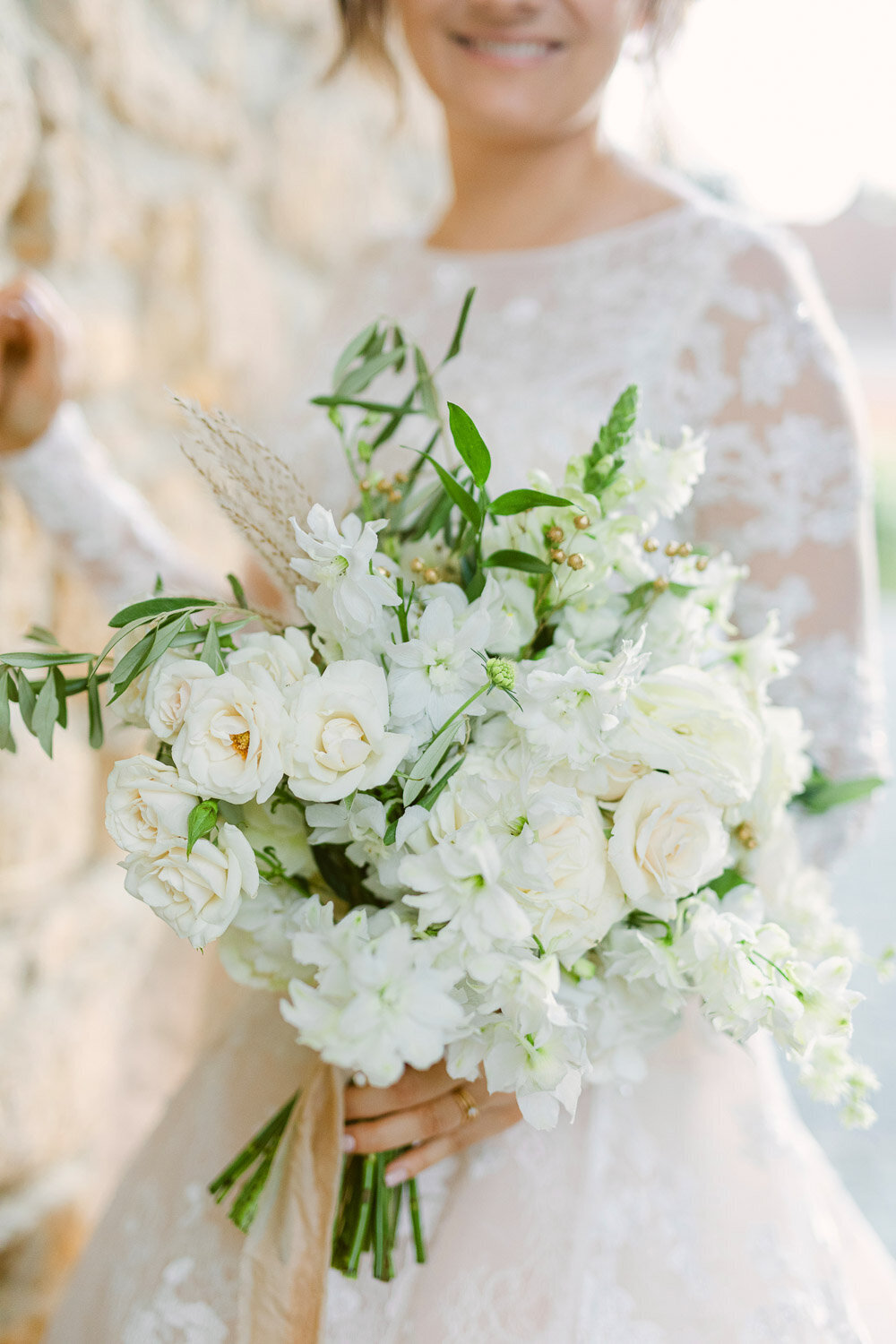 elegant white wedding bouquet
