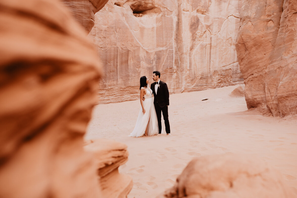 Utah elopement photographer captures arches national park bridal portraits