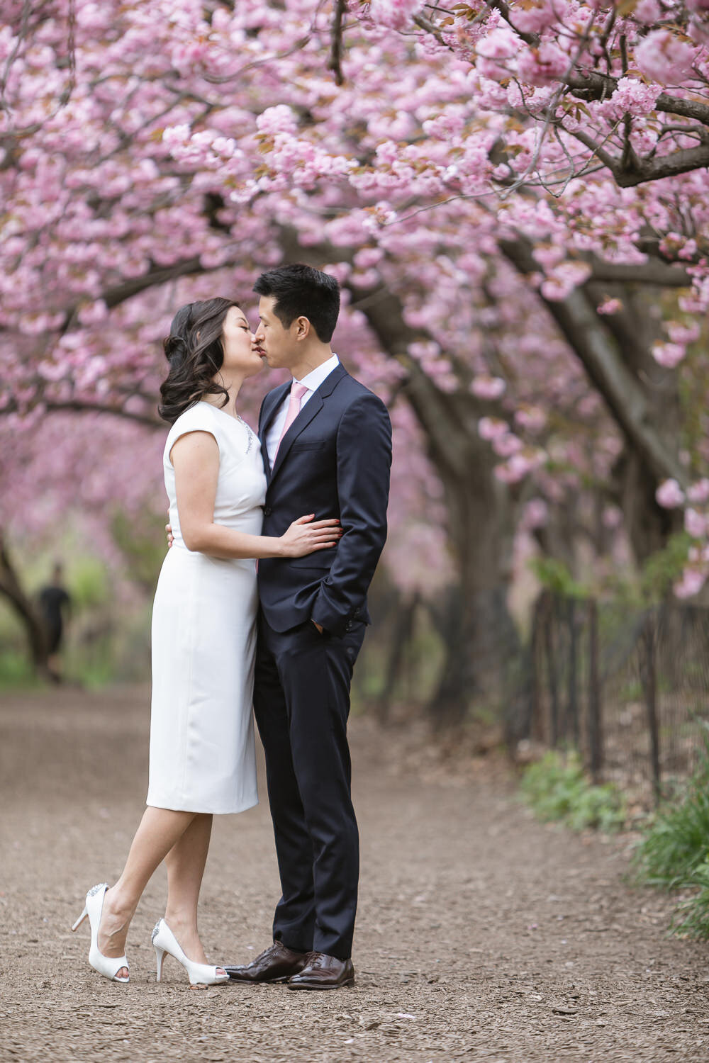 central-park-cherry-blossoms-engagement-photos-7