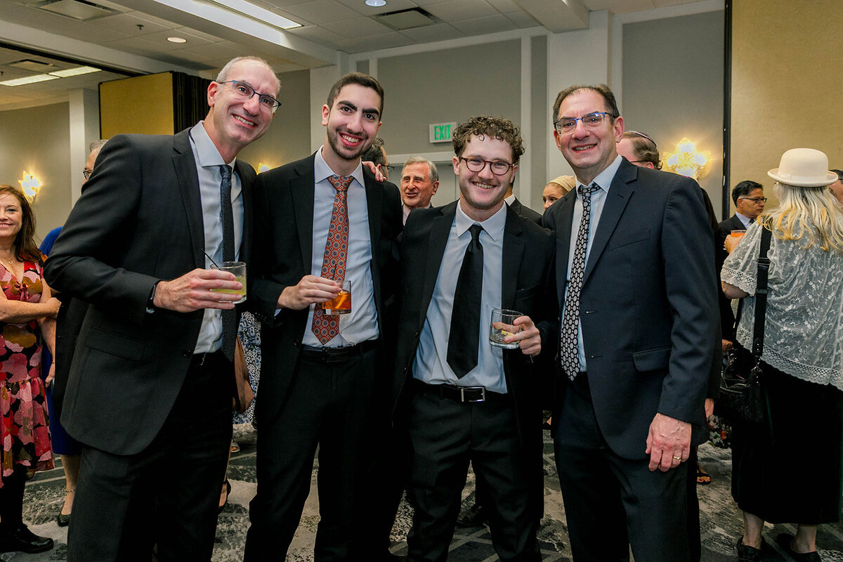 Eliana-Melmed-Photography-Chicago-LosAngeles-Jewish-WeddingPhotography-KabbalatPanim-00079