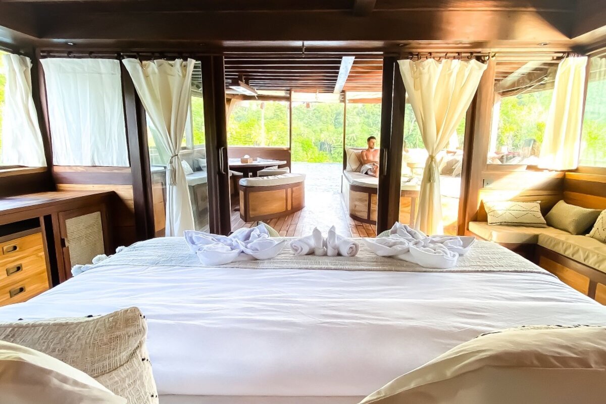 Senja Luxury Yacht Charter Indonesia _lowdef_master cabin_terrace_landscape 4
