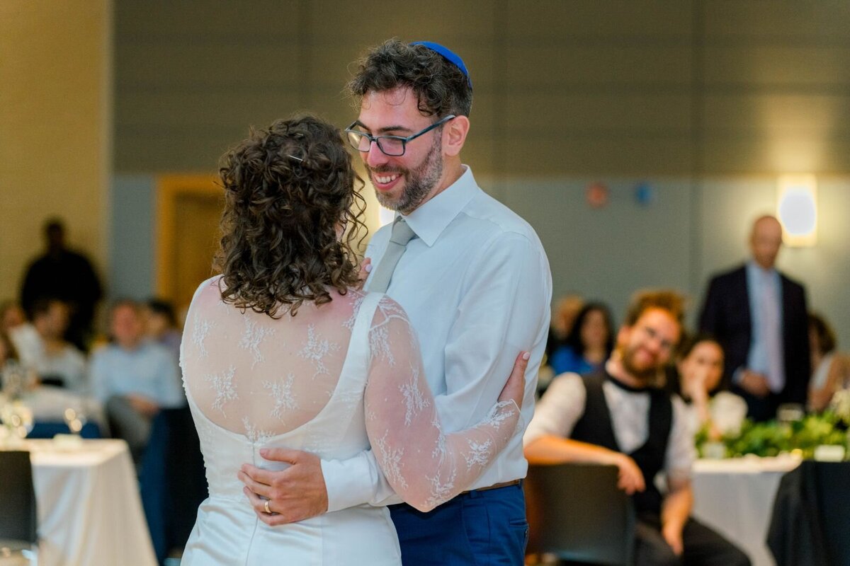 processed_ElianaMelmedPhotography_JewishWeddingPhotographer_ShulaNoah_Dancing-227