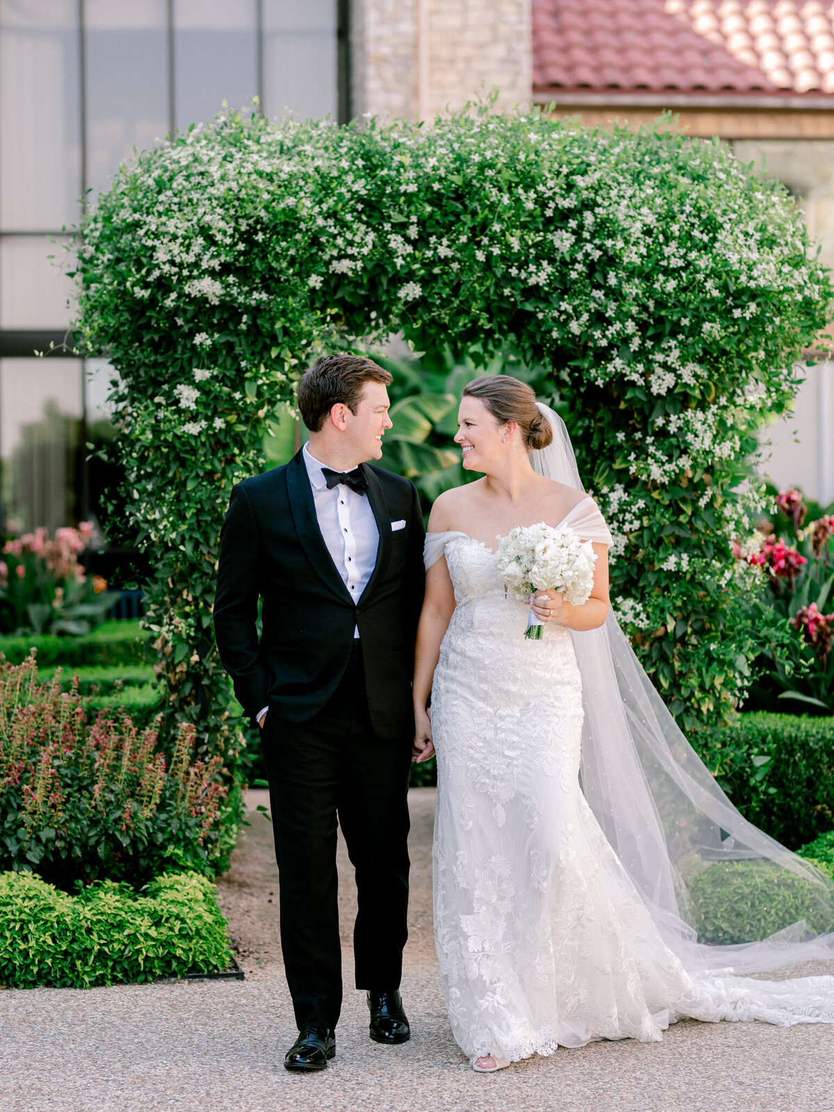 Allie & John Wedding at Royal Oaks Country Club Christ the King Church | Dallas Wedding Photographer | Sami Kathryn Photography-3