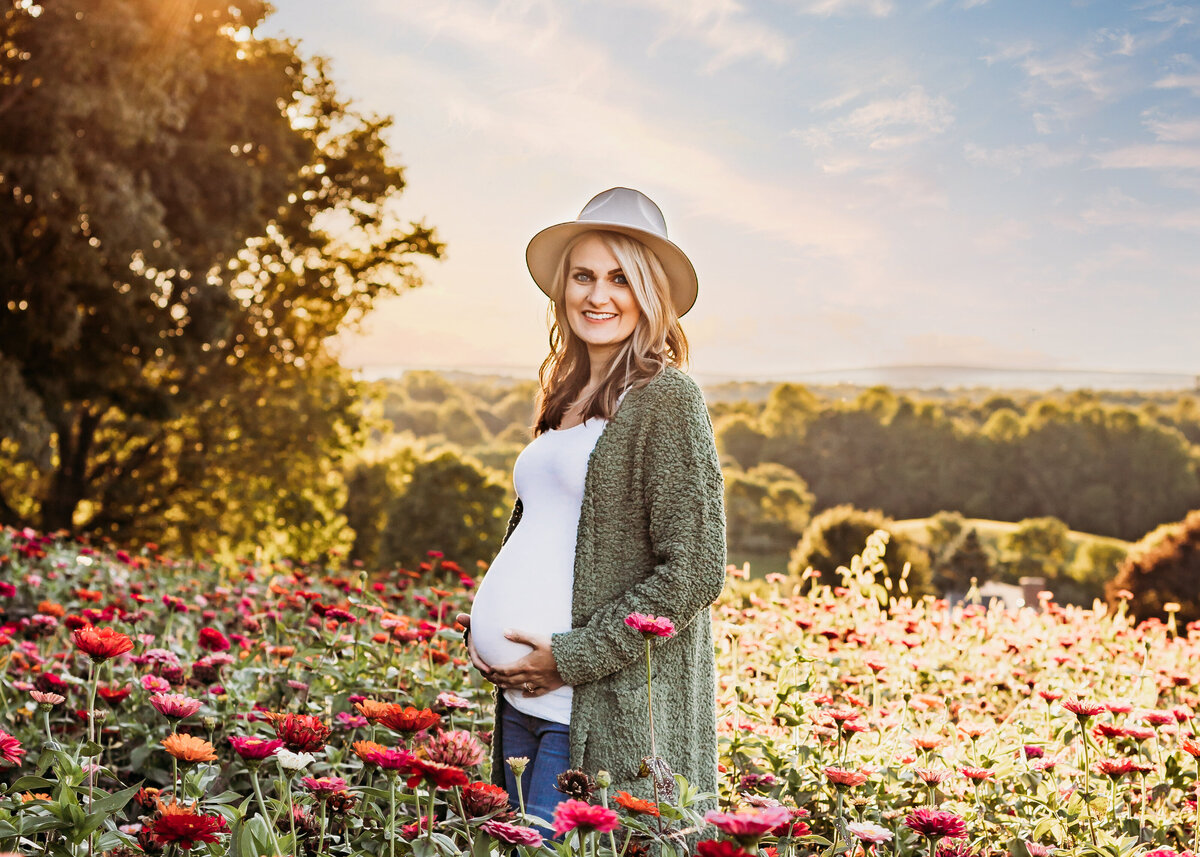 pregnant maternity pictures in flower field