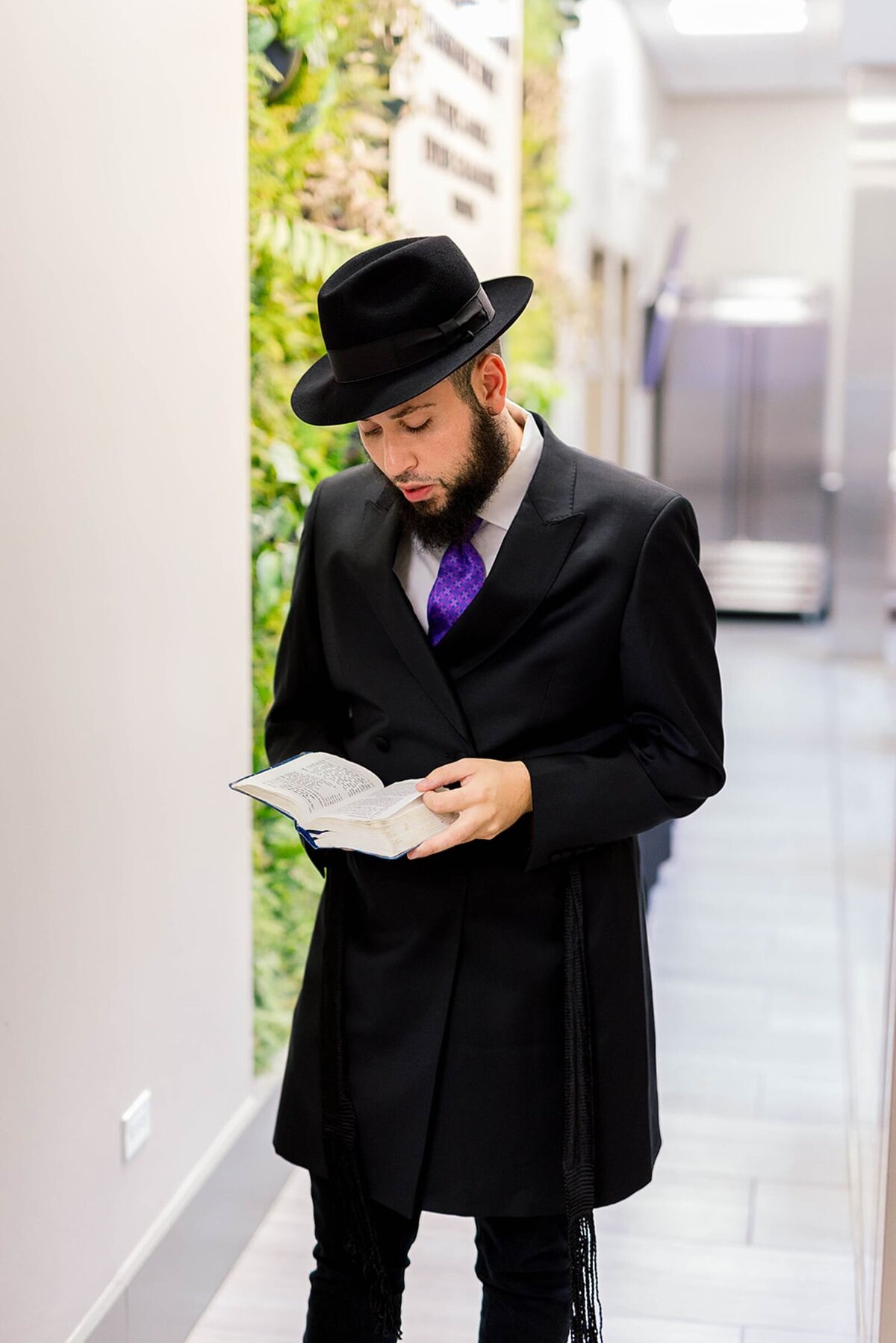 Eliana-Melmed-Photography-Chicago-LosAngeles-Jewish-WeddingPhotographer-CarmiKalman-Tisch-00033