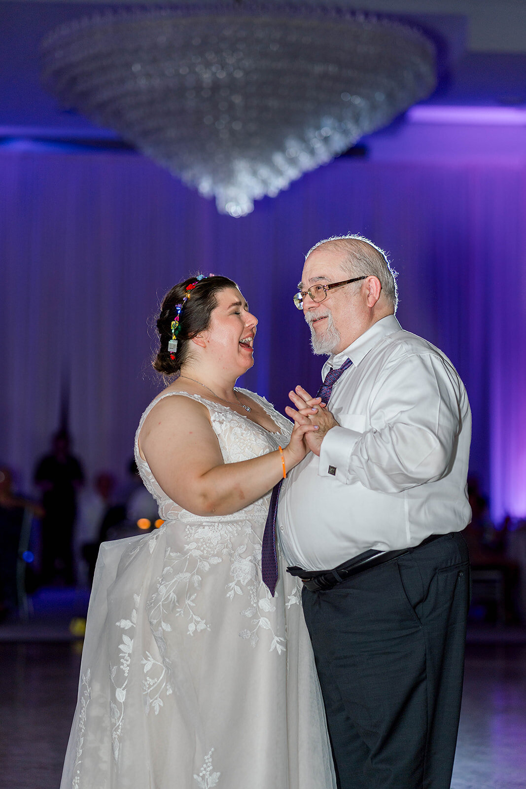 Eliana-Melmed-Photography-Chicago-LosAngeles-Jewish-WeddingPhotography-ElianaSklar-DanceFloor-00259