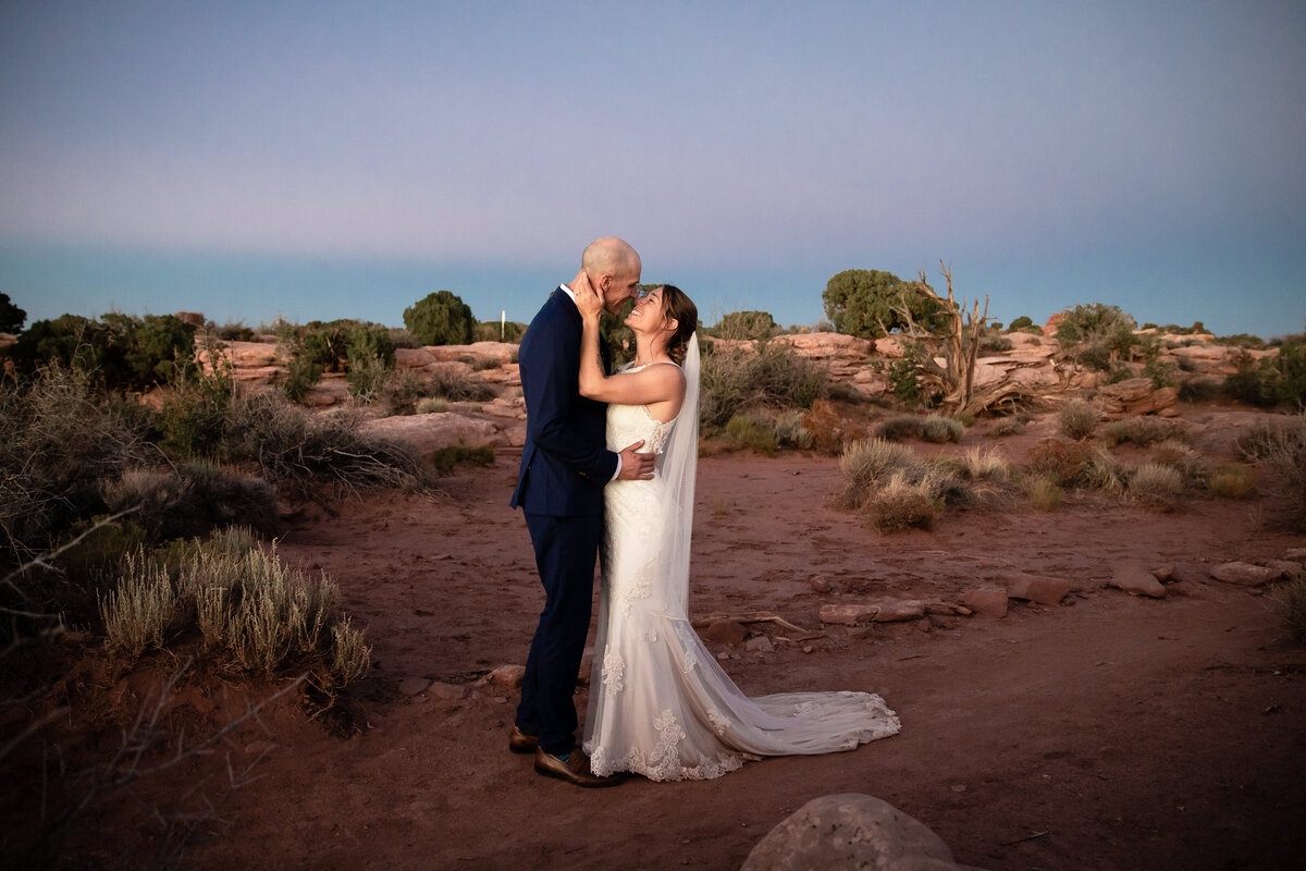 moab-dead-horse-point-adventure-elopement-wedding40