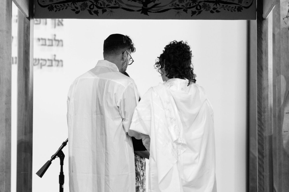 Eliana-Melmed-Photography-Chicago-LosAngeles-Jewish-WeddingPhotography-ShulaNoah-Chuppah-00264