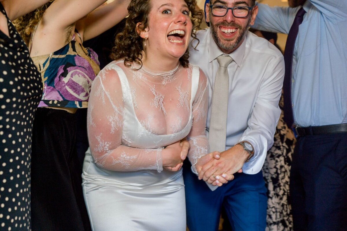 Eliana-Melmed-Photography-Chicago-LosAngeles-Jewish-WeddingPhotography-ShulaNoah-Simcha-Dancing-00037