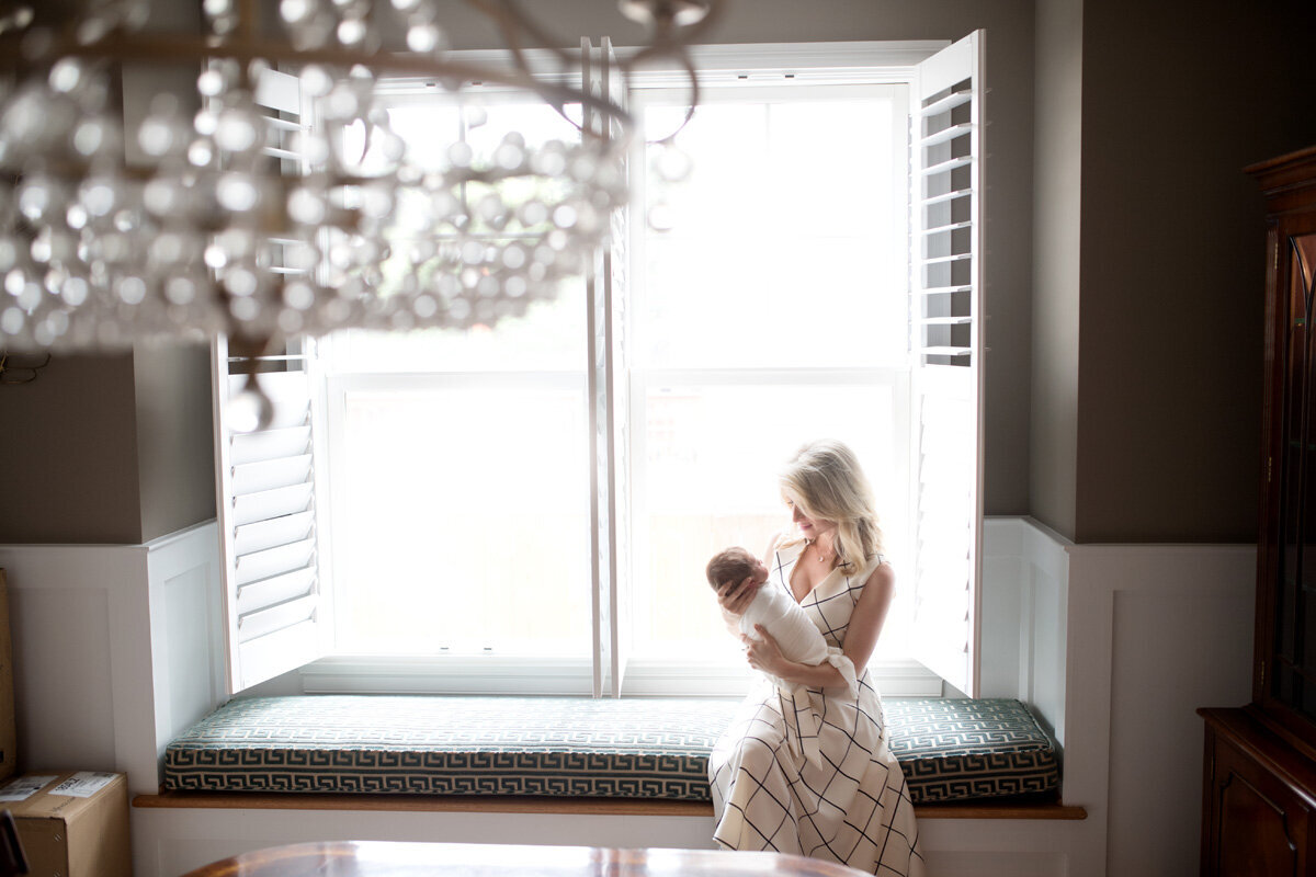 Newborn session in home