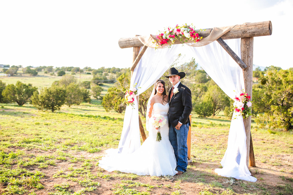 Edgewood-New-Mexico_Country-Wedding-Photographer_www.tylerbrooke.com_Kate-Kauffman-15-of-35(pp_w2052_h1368)