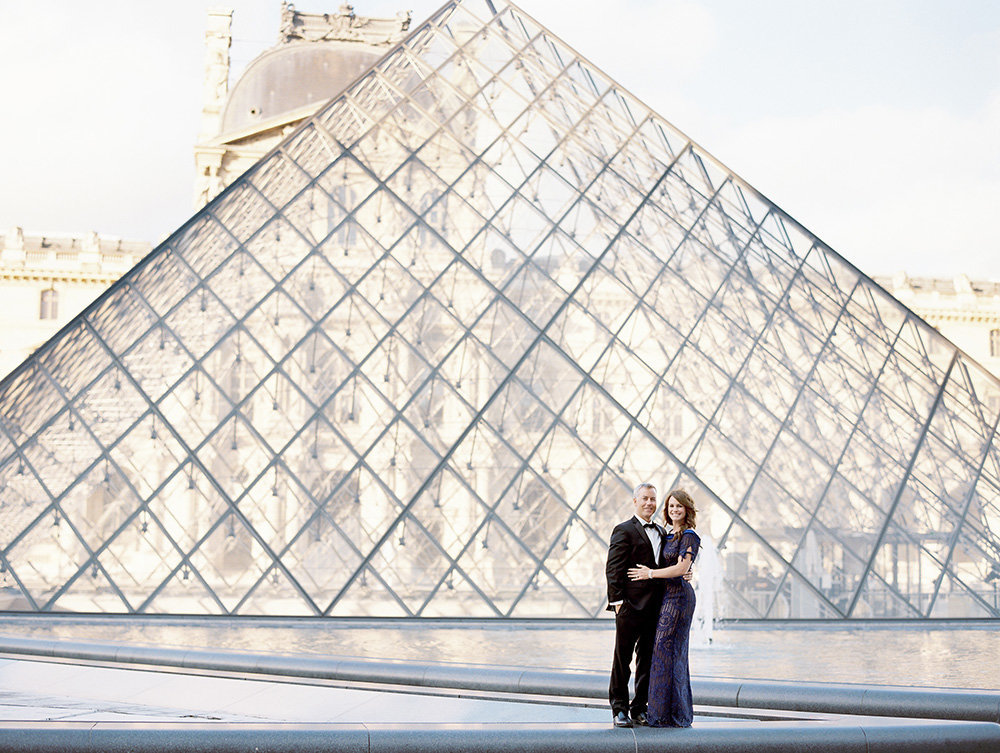 Anniversary photography session at the Louvre Museum 14