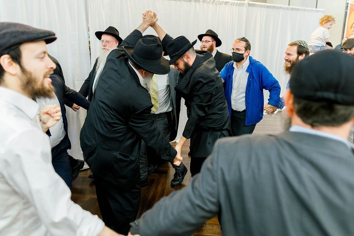 Eliana-Melmed-Photography-Chicago-LosAngeles-Jewish-WeddingPhotographer-CarmiKalman-MensDancing-00058