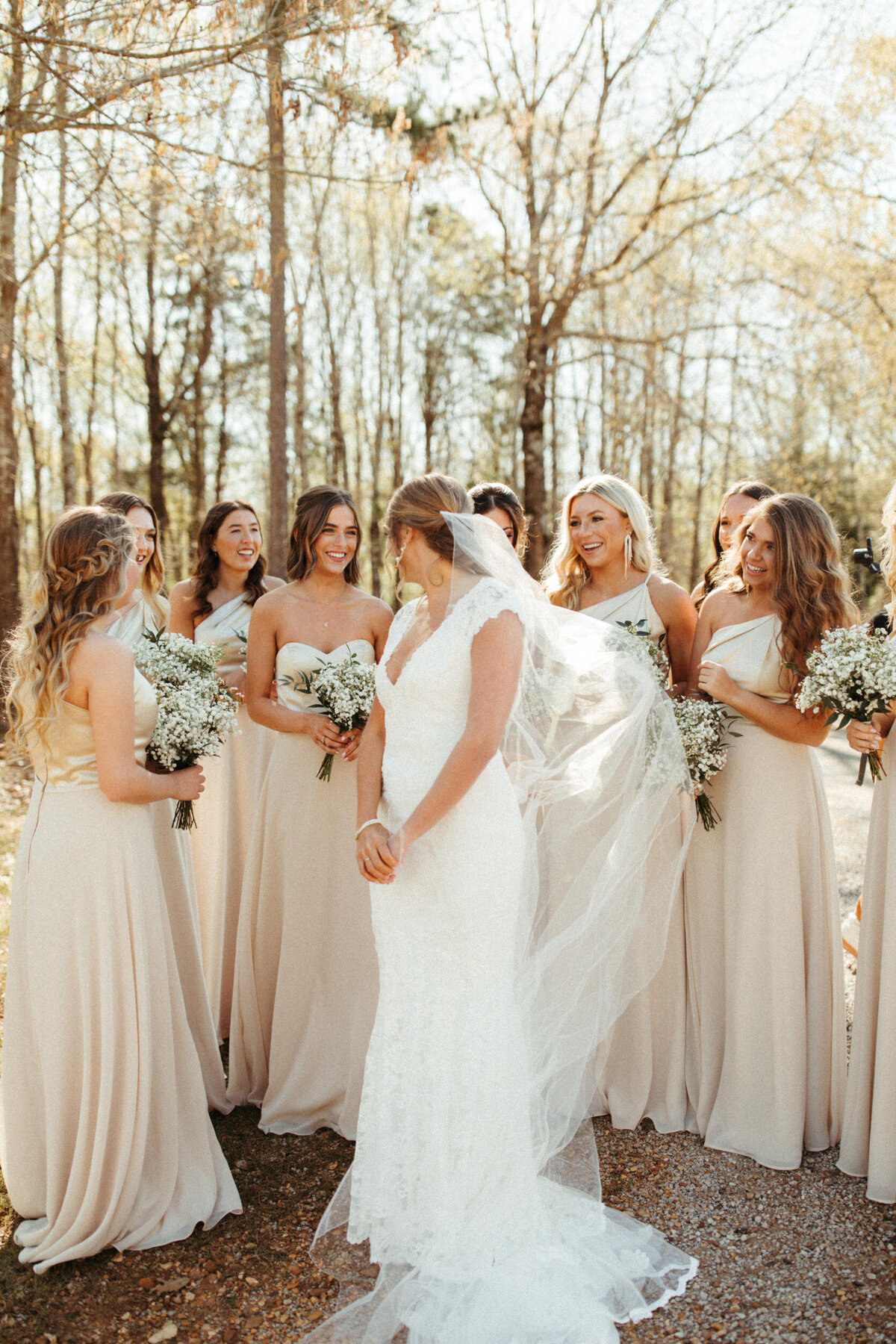 pontotoc-mississippi-cherry-creek-orchards-morning-wedding-bride-bridesmaids-bouquets-first-look2