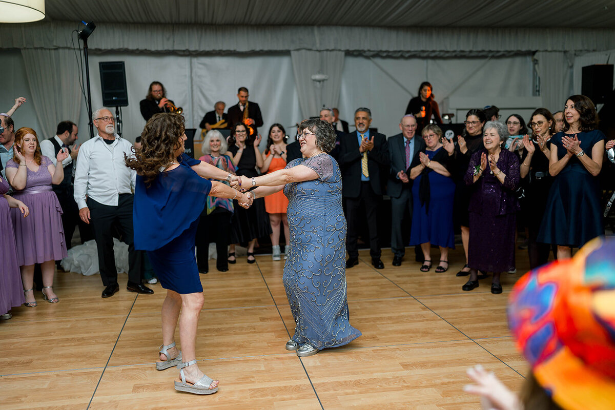 Eliana-Melmed-Photography-Chicago-LosAngeles-Jewish-WeddingPhotography-SimchaDancing-00047