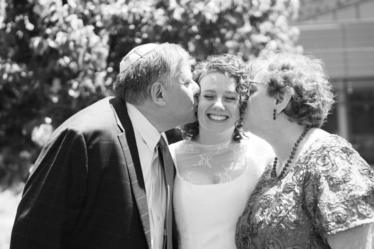 Eliana-Melmed-Photography-Chicago-LosAngeles-Jewish-WeddingPhotography-ShulaNoah-FamilyFormals-00050