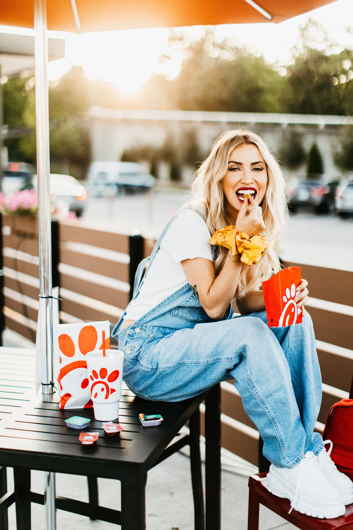 Kaitlyn Bristowe Dew scrunchies shoot eating fast food