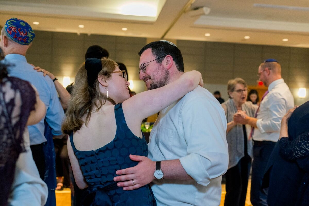 processed_ElianaMelmedPhotography_JewishWeddingPhotographer_ShulaNoah_Dancing-242