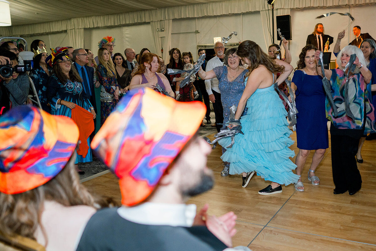 Eliana-Melmed-Photography-Chicago-LosAngeles-Jewish-WeddingPhotography-SimchaDancing-00081