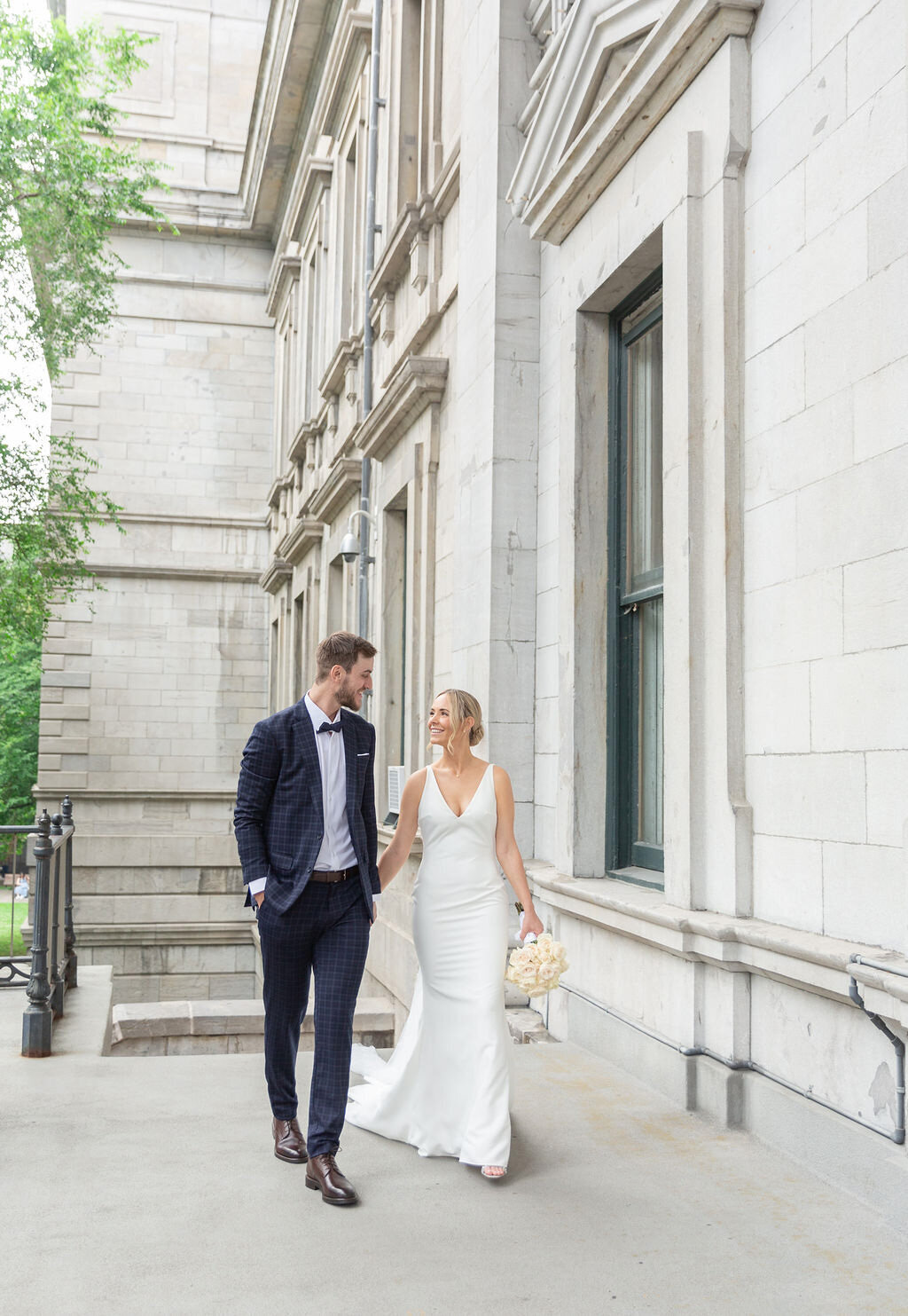 Old Montreal William Gray bride and groom Portraits | old Montreal wedding photographer