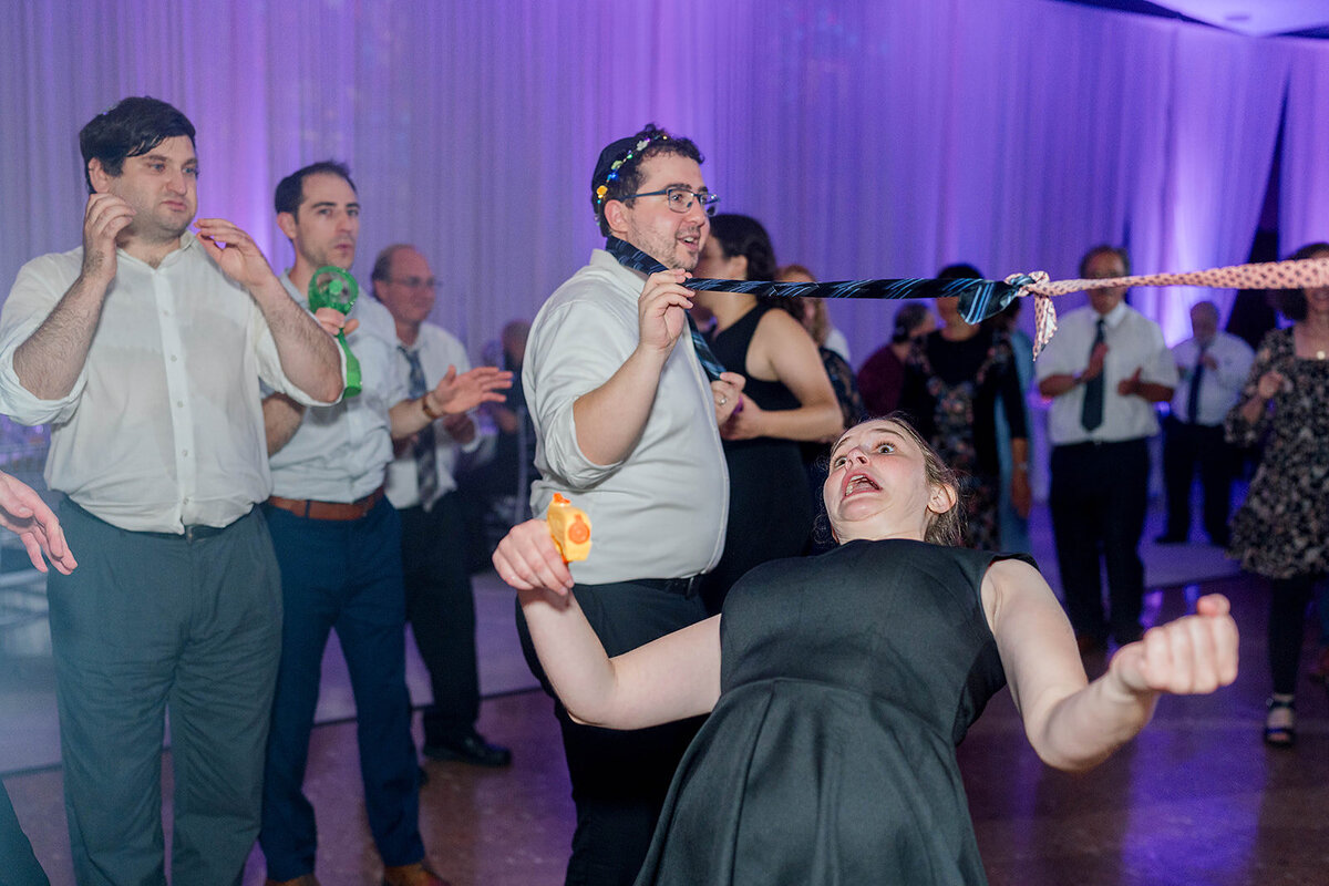 Eliana-Melmed-Photography-Chicago-LosAngeles-Jewish-WeddingPhotography-ElianaSklar-DanceFloor-00169