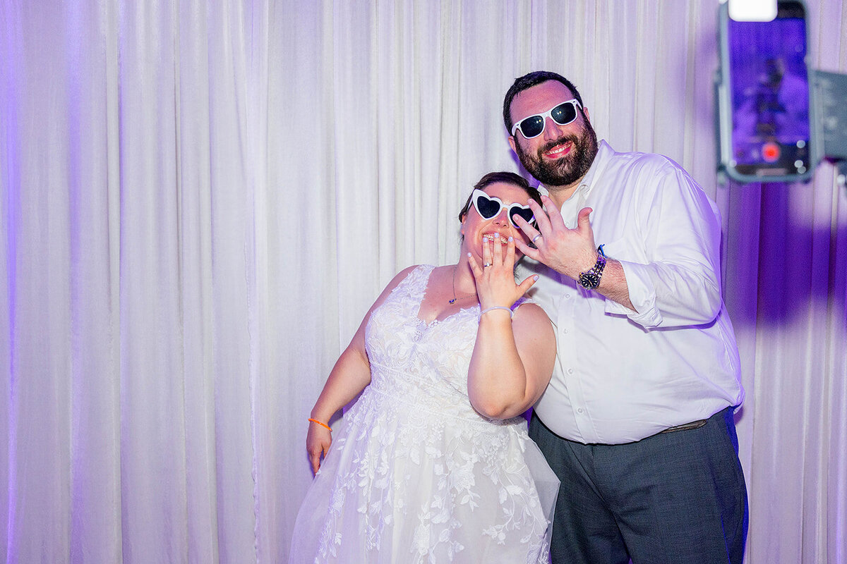 Eliana-Melmed-Photography-Chicago-LosAngeles-Jewish-WeddingPhotography-ElianaSklar-Sunglasses-00046