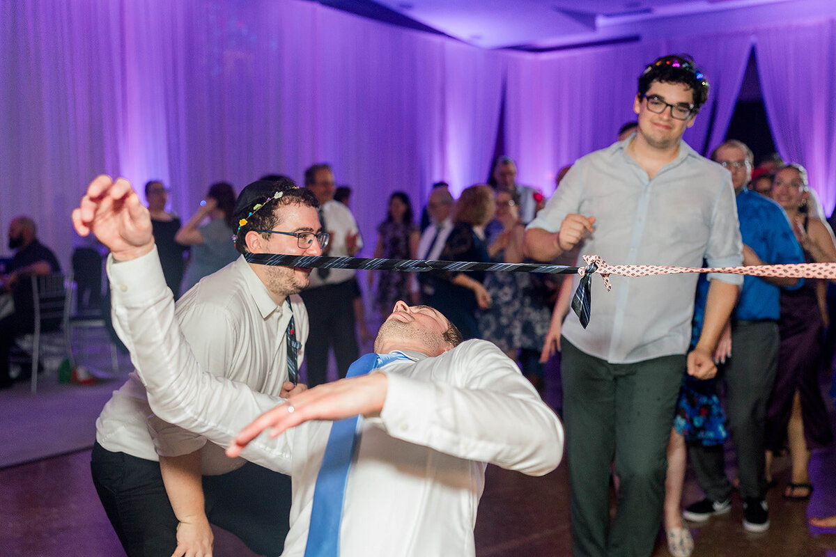Eliana-Melmed-Photography-Chicago-LosAngeles-Jewish-WeddingPhotography-ElianaSklar-DanceFloor-00183