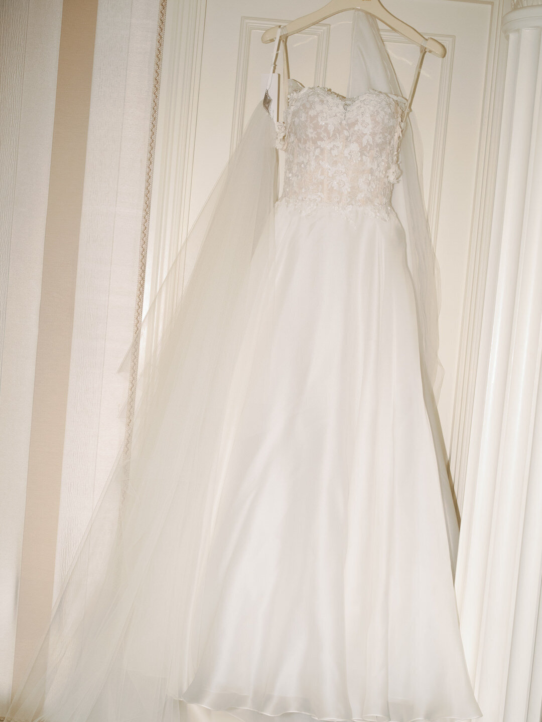 EmmaPilkington_Holly&Antoine-3
