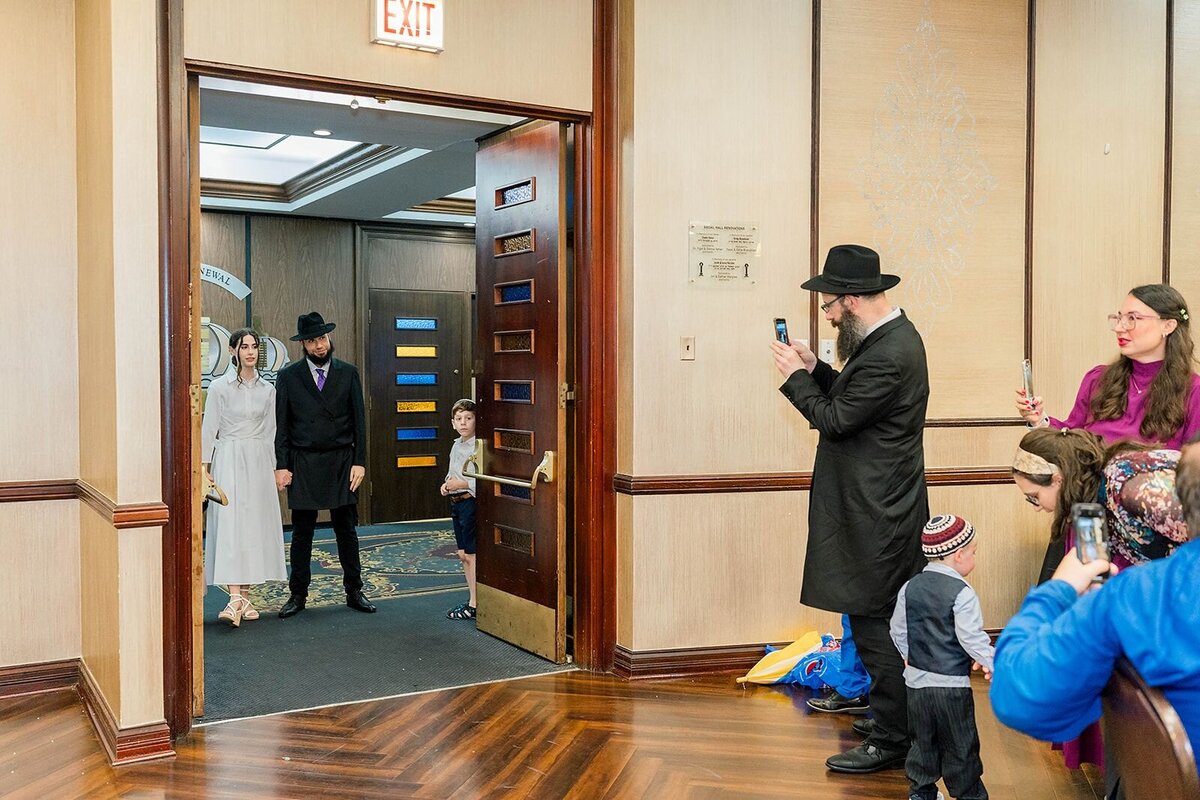 Eliana-Melmed-Photography-Chicago-LosAngeles-Jewish-WeddingPhotographer-CarmiKalman-WomensDancing-00008