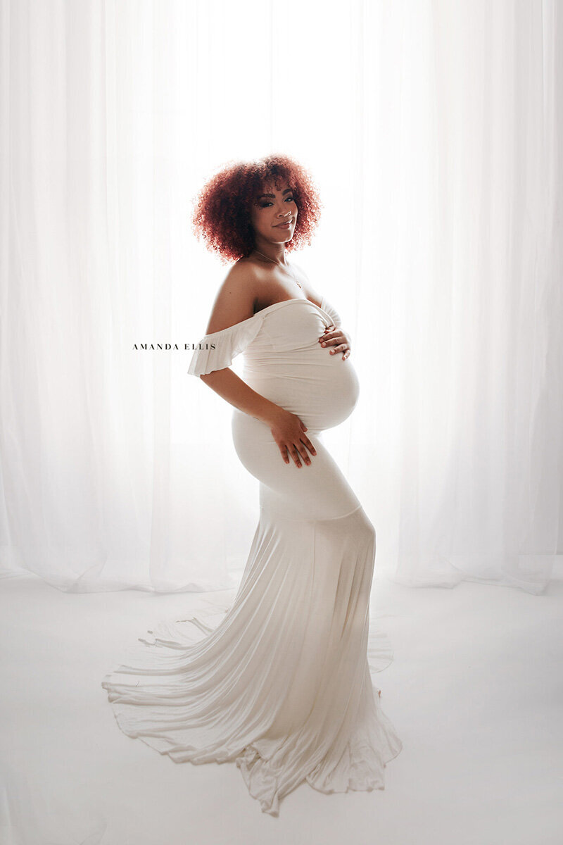 bright-white-luxurious-maternity-photography-ohio