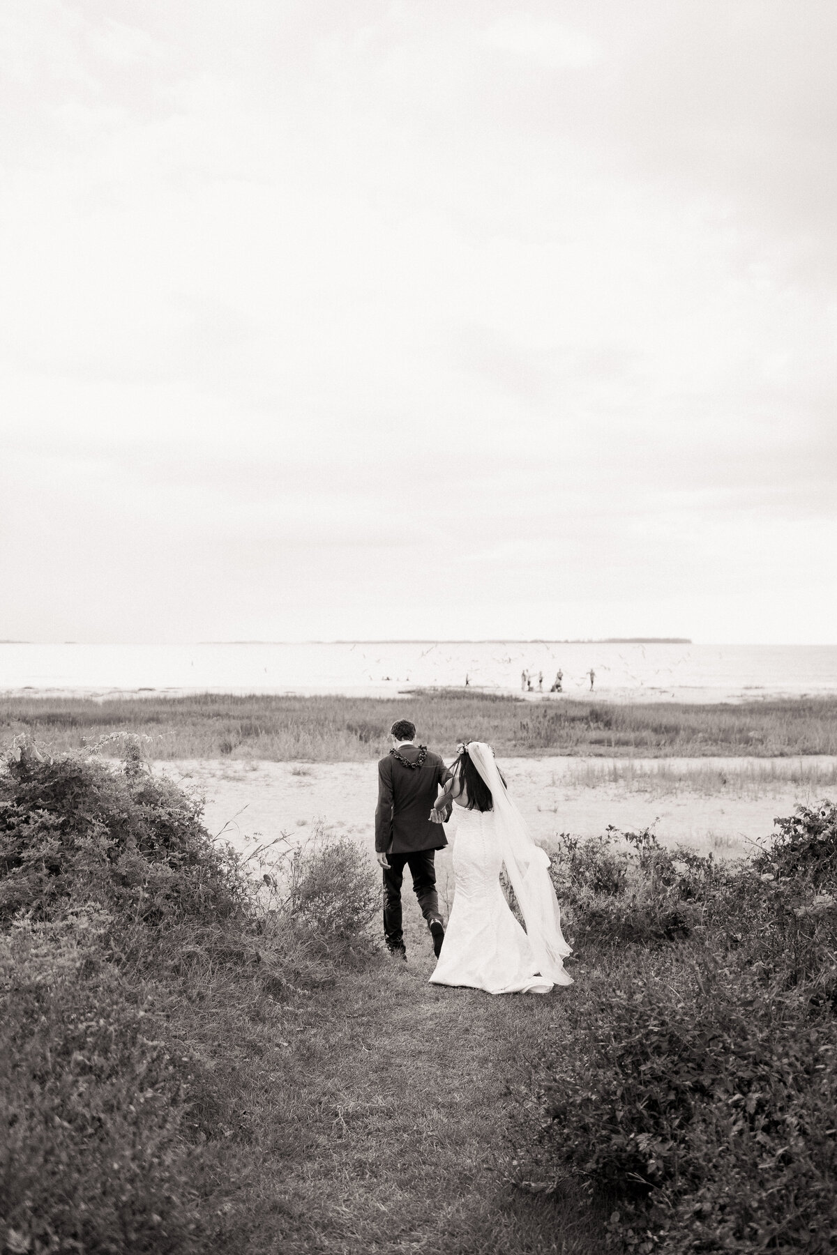 Best wedding photographers near Beaufort SC photograph beachfront wedding in Hilton Head