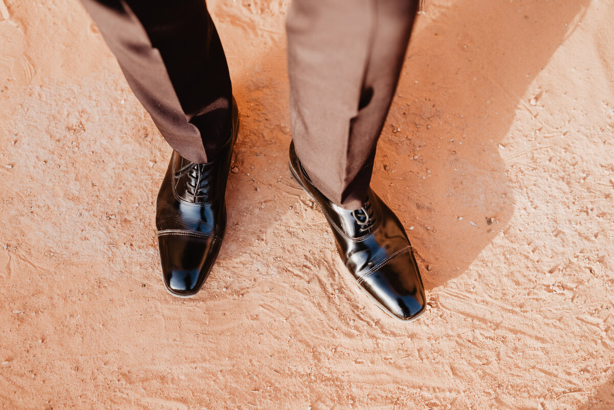Utah elopement photographer captures groom's shoes