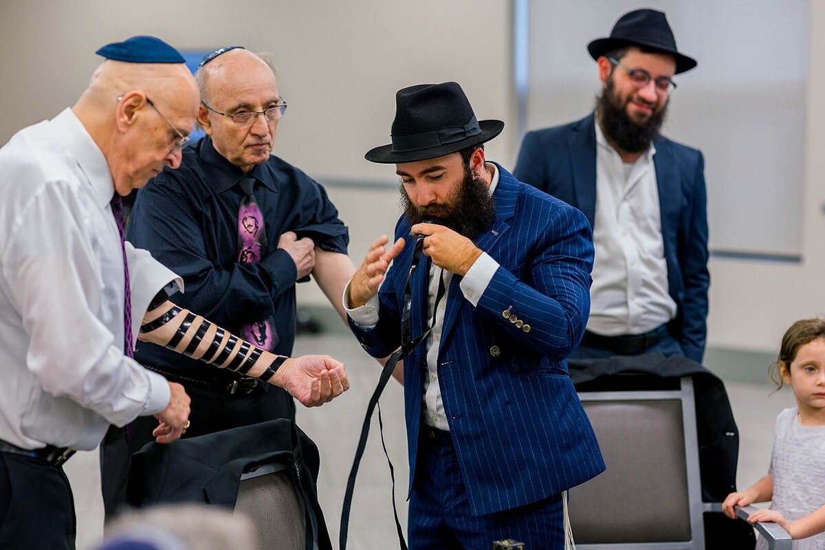 Eliana-Melmed-Photography-Chicago-LosAngeles-Jewish-WeddingPhotographer-CarmiKalman-Tisch-00108