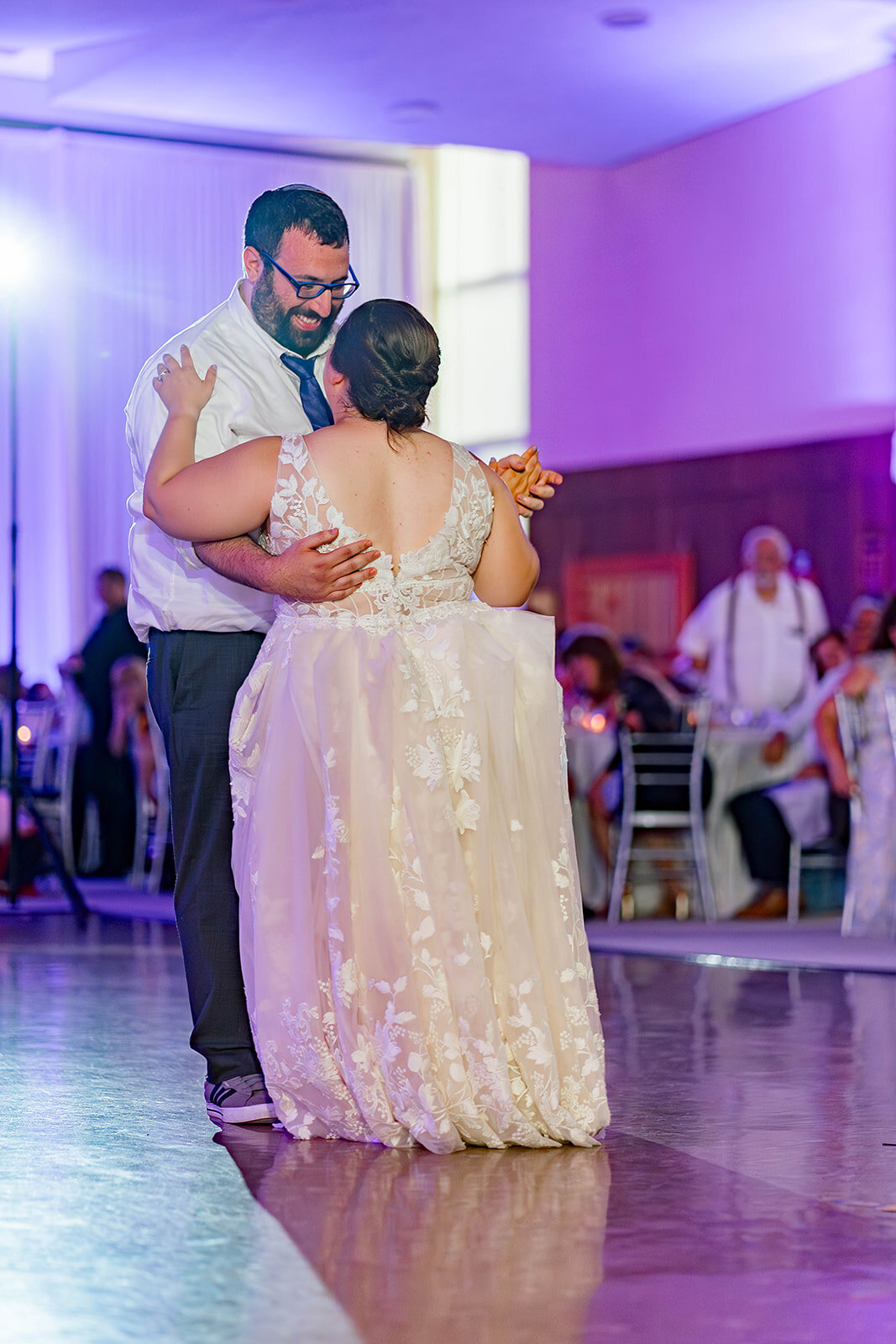 Eliana-Melmed-Photography-Chicago-LosAngeles-Jewish-WeddingPhotography-ElianaSklar-DanceFloor-00079