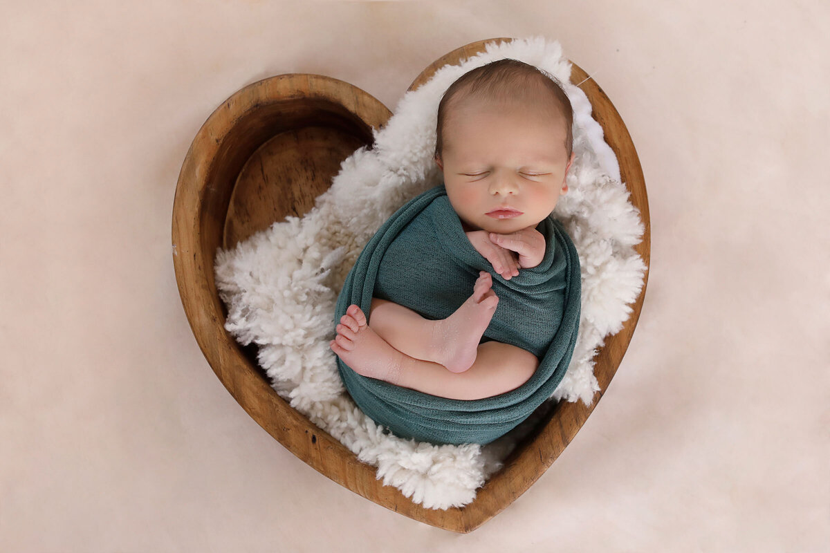 baby-boy-wrappes-in-green-for-his-newborn-photography-session