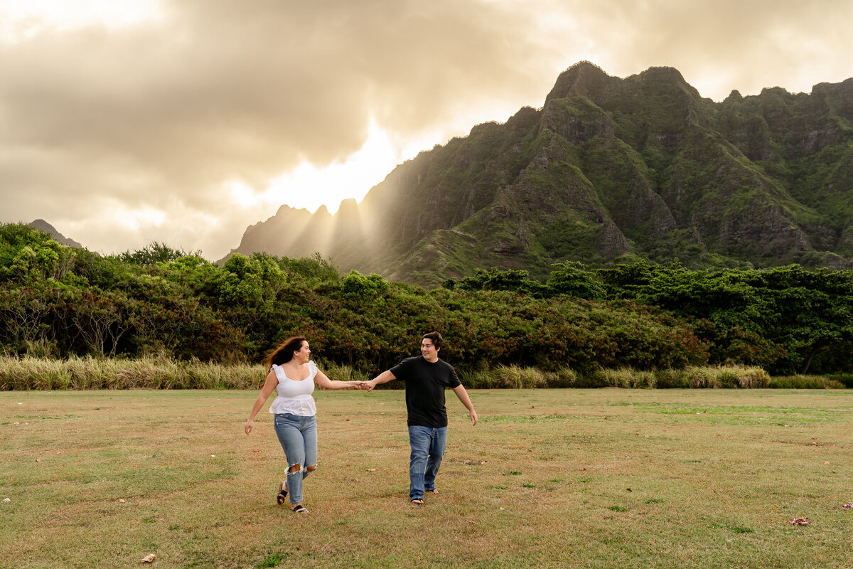 kualoa ranch oahu hawaii engagement photo shoot kalena photography (1)