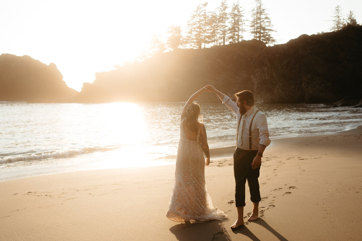 the_chaffins_international_destination_wedding_elopement_photographers_sammie_chaffin_micah_editorial_adventure_photos_travel_redwoods_national_park_24