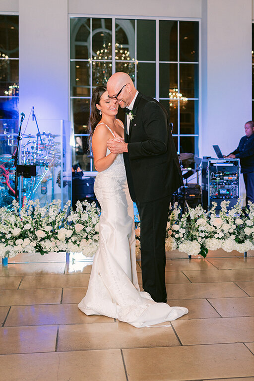 Father and daughter dance at The Olana, Dallas
