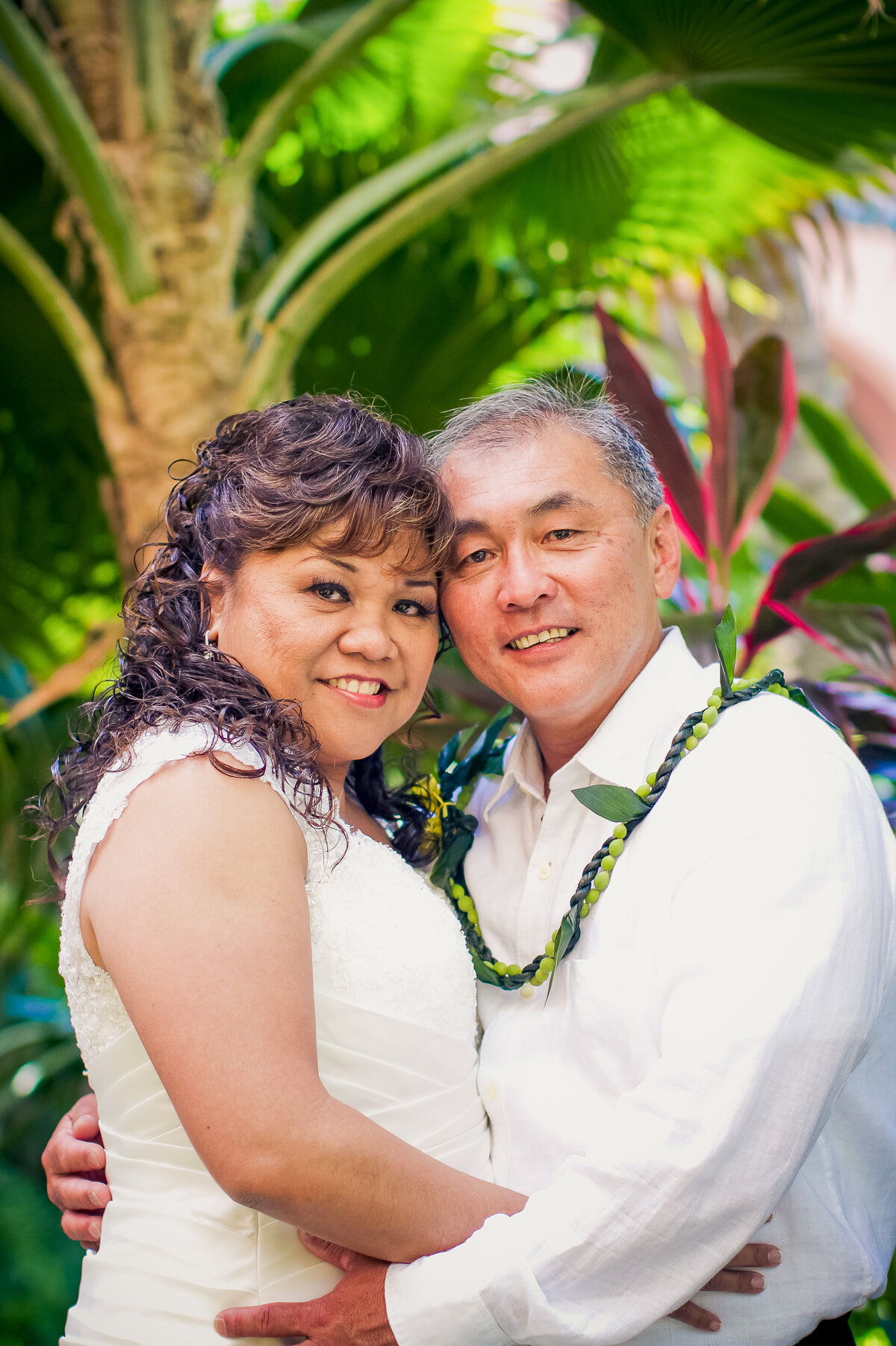 Bride and Groom Have a Destination Wedding in Hawaii