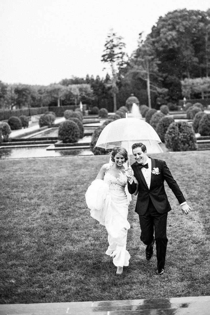 Rainy day wedding at Oheka Castle in Upstate NY