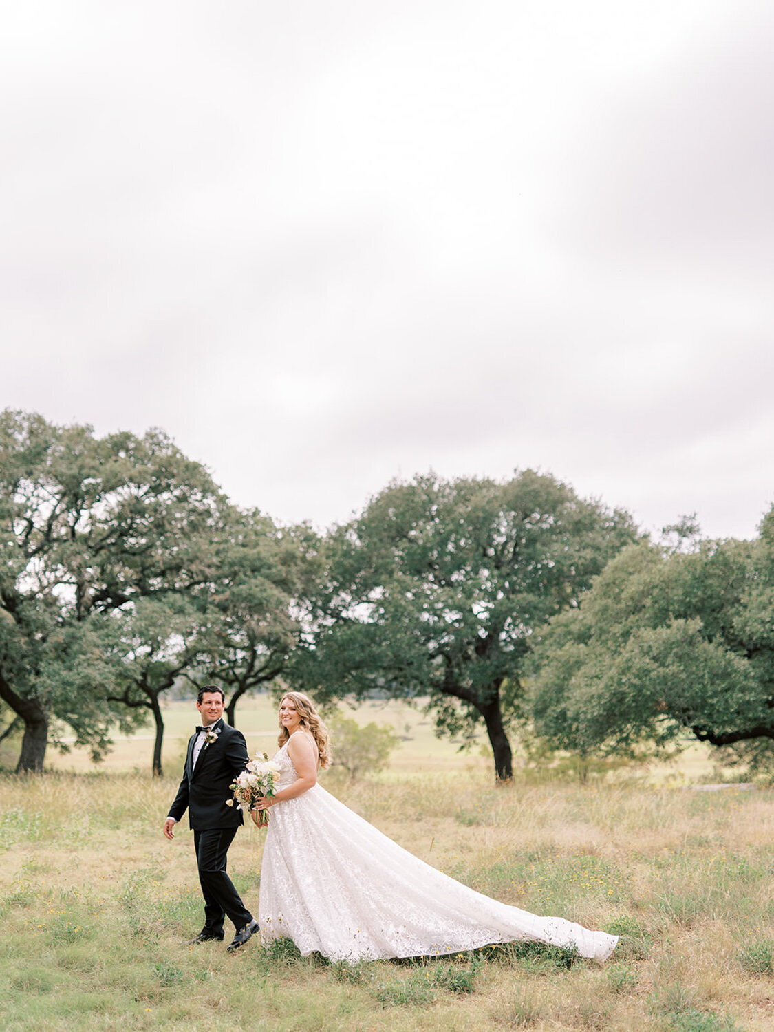 316-Texas-film-wedding-photographer-RuétPhoto-MarisaMattWedding_featherandtwine-394_websize