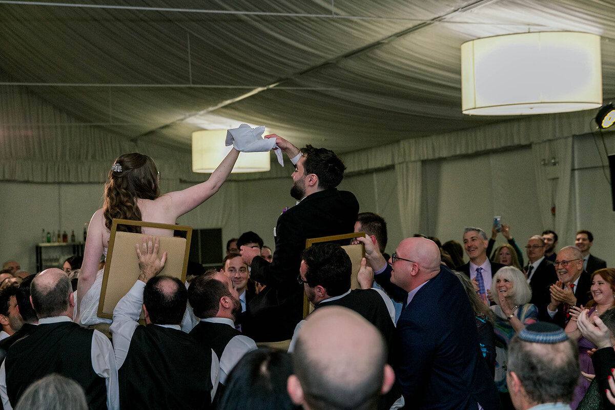 Eliana-Melmed-Photography-Chicago-LosAngeles-Jewish-WeddingPhotography-SimchaDancing-00207