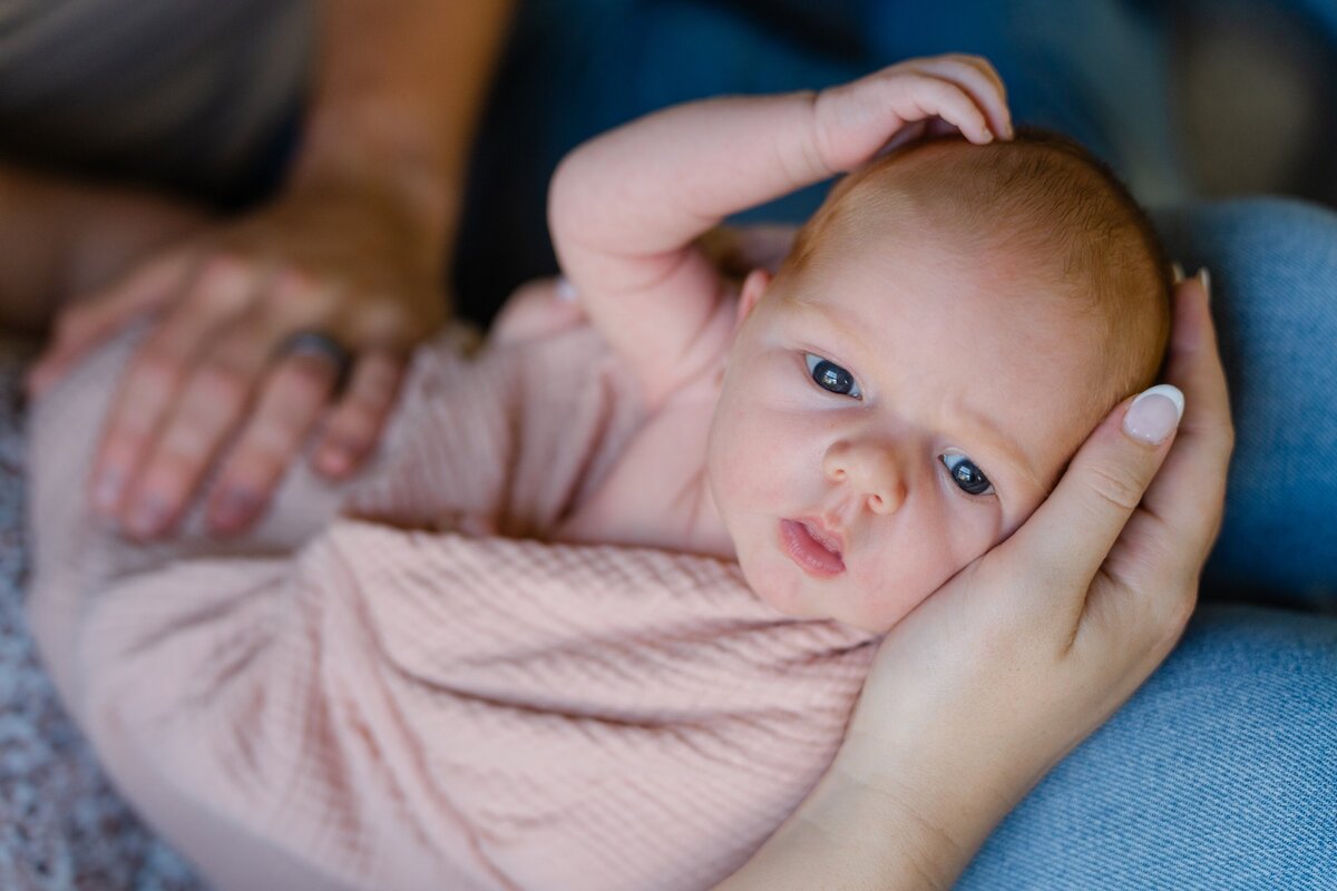 Candid-Newborn-Photos-in-Hartford-2