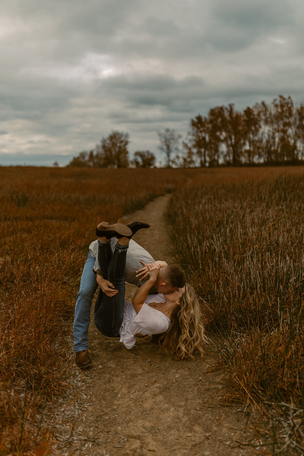 NortheastOhioPhotographer-HeadlandsBeachEngagement-Sarah&Justin.0072-2