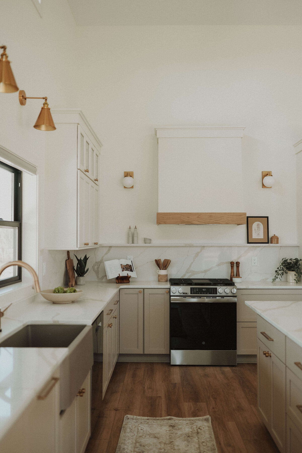 500-Kitchen-Waukee-Central-Iowa-Custom-Home-JRL-Builders-3F1A9858