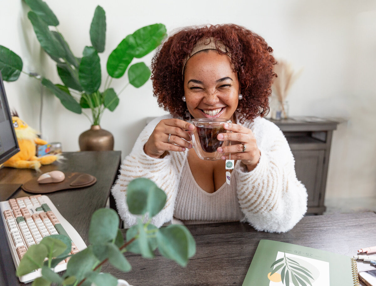 baltimore-wedding-planner-sips-tea-in-her-office-during-her-branding-sessioin
